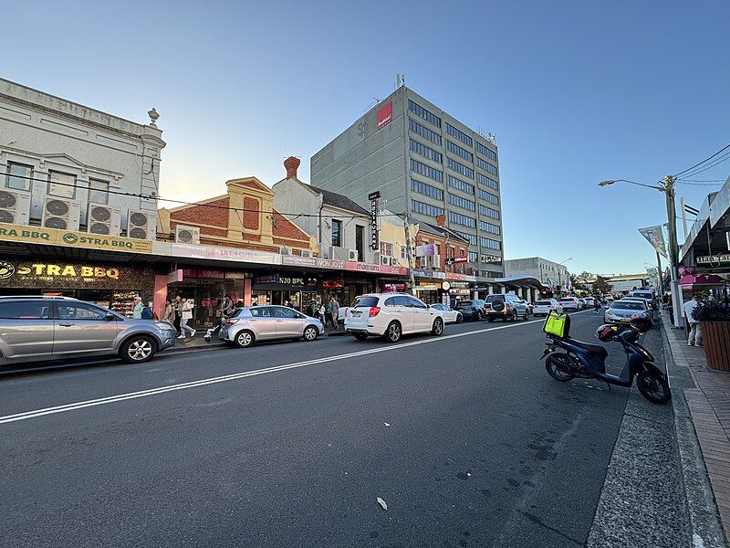 File:The Boulevarde, Strathfield.jpg