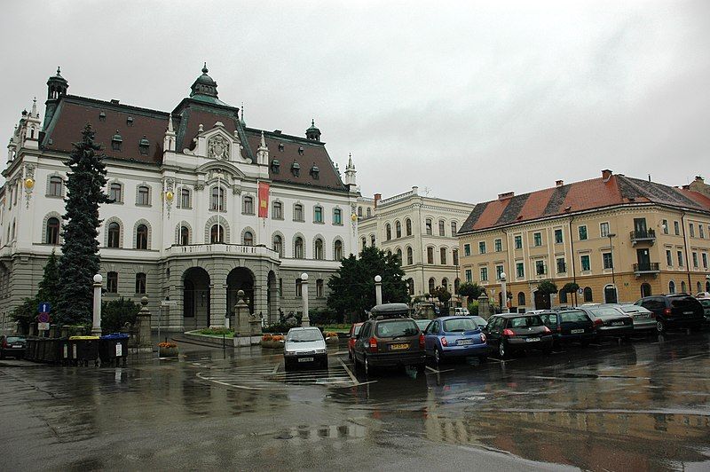 File:Universitat de Ljubljana.JPG