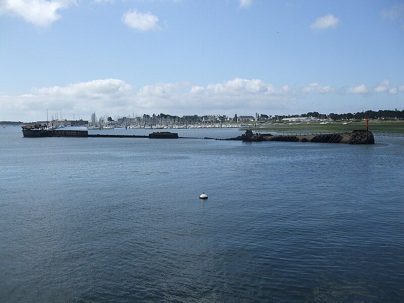 File:2012-07-18-Lorient-wreck-SMS-Regensburg-Strasbourg.JPG