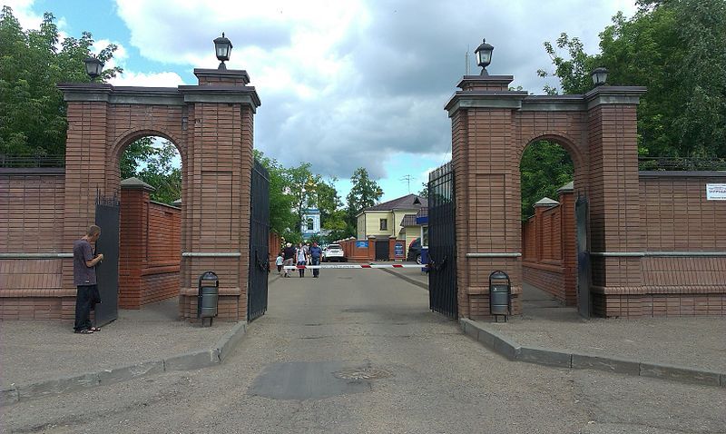 File:Arskoe cemetery2769.jpg