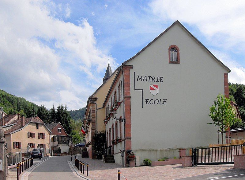 File:Barembach, Mairie-école.jpg