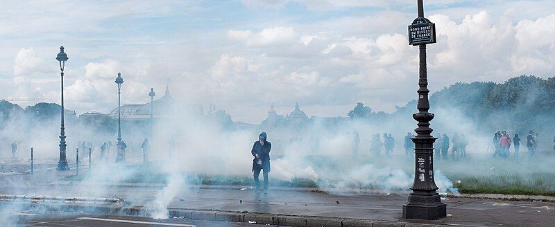 File:DSF3347-Tear-gas.jpg