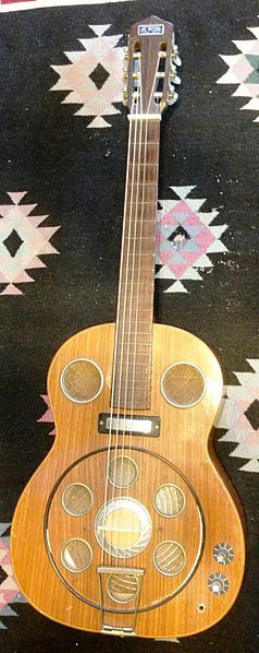 File:Del Vecchio Guitar.jpg