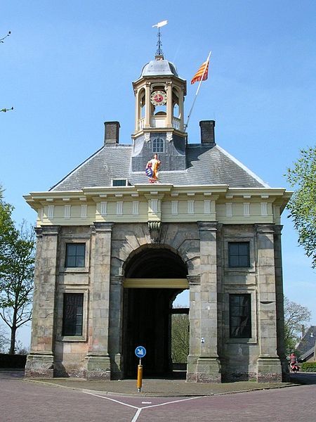 File:Enkhuizen-Koepoort.jpg