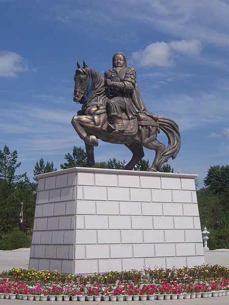 File:GhinggisKhanStatue.jpg