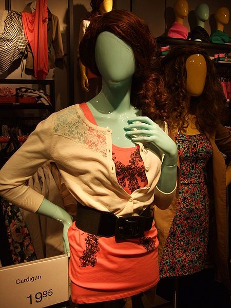 File:H&M-FFM-Mannequin.jpg