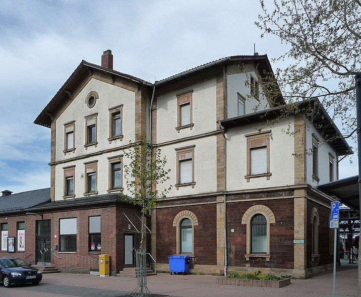 File:Hauptbahnhof Gruenstadt 05.JPG