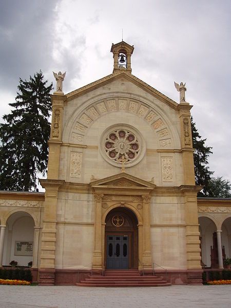 File:HauptfriedhofKarlsruheKapelle.jpg