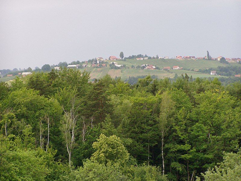 File:Hum, Slovenia (9286740089).jpg