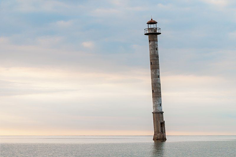 File:Kiipsaare leaning lighthouse.jpg