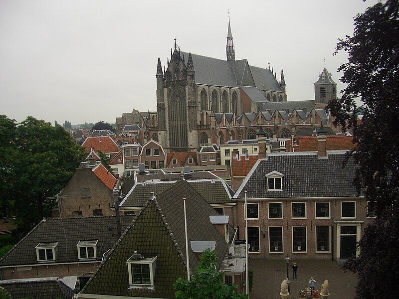 File:Leiden-hooglandse kerk.JPG