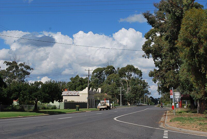 File:Newbridge Victoria.JPG