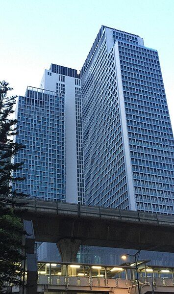 File:Noble Ploenchit Towers.jpg