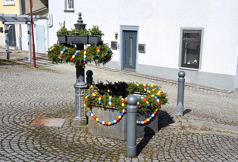 File:Osterbrunnen, Oberdigisheim (Zollernalbkreis).jpg