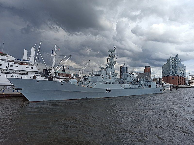 File:PNS Zulfiquar Hamburg.jpg