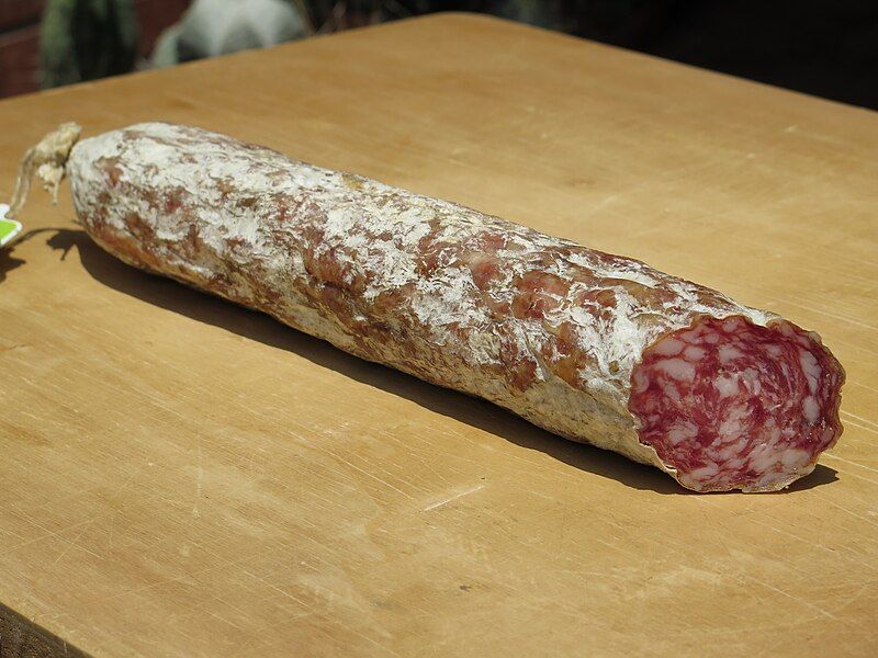 File:Salame friulano 01.jpg