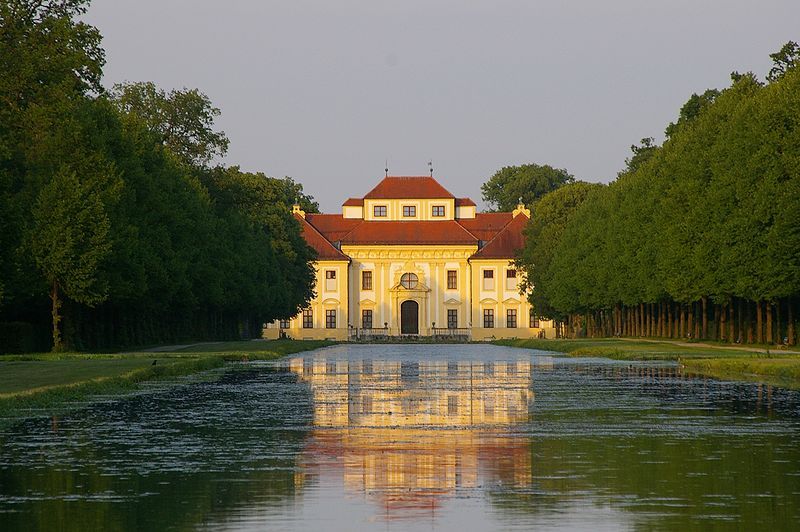 File:Schleissheim Schloss Lustheim.jpg