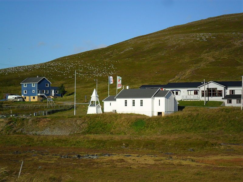 File:Skarsvåg kirke.jpg