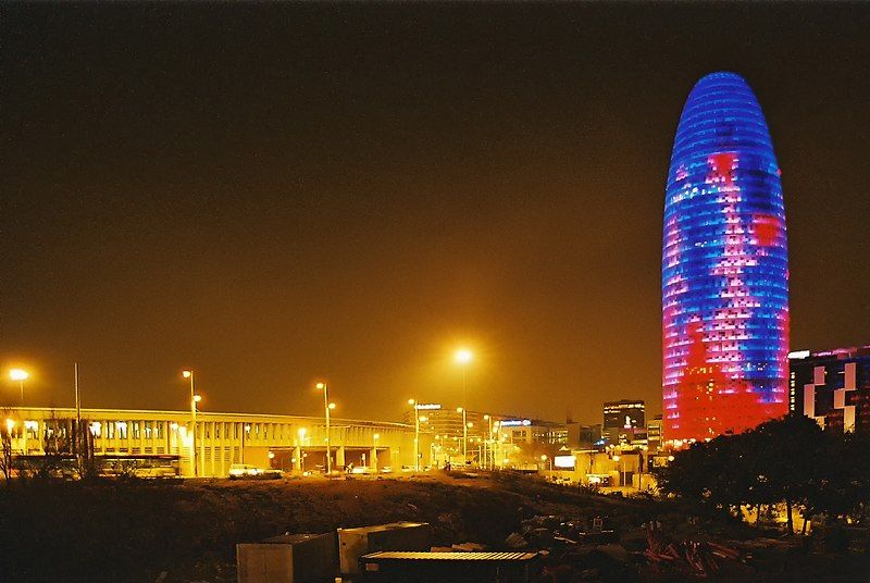 File:Torre-agbar-nit.jpg