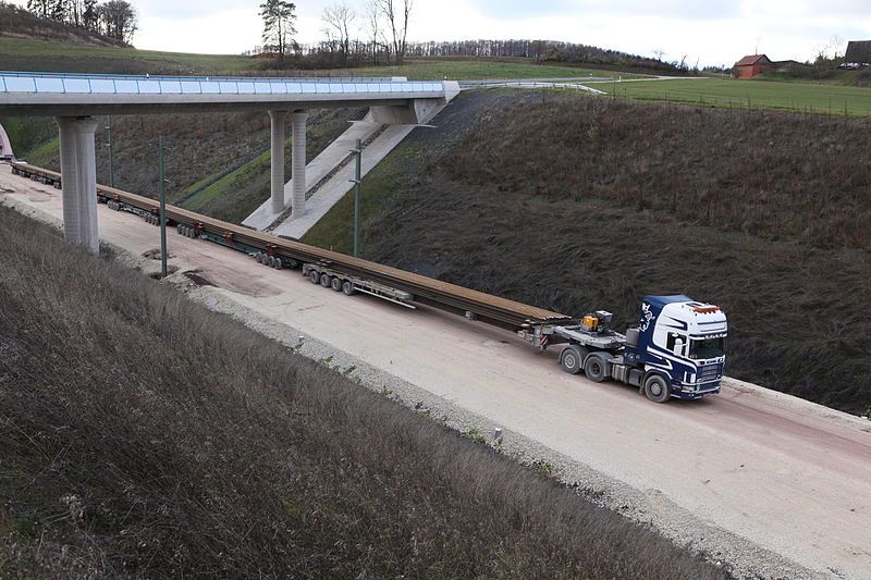 File:Tunnel-Reitersberg-Schienentransport.jpg