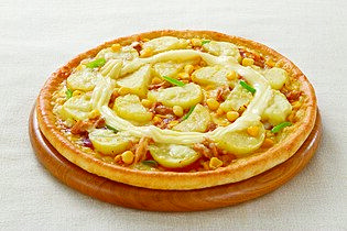 Pizza with Japanese mayonnaise