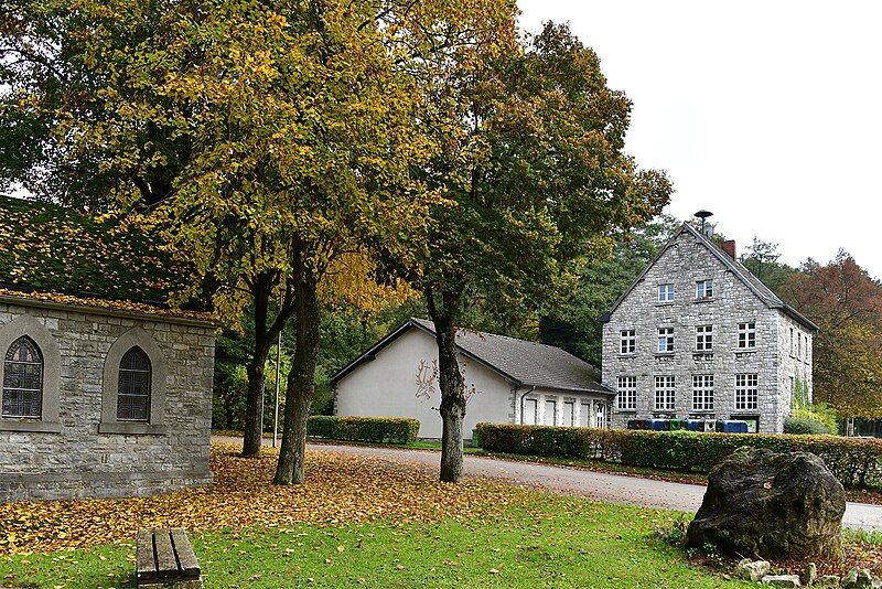 File:Aachen-Friesenrath Alte Schule.jpg