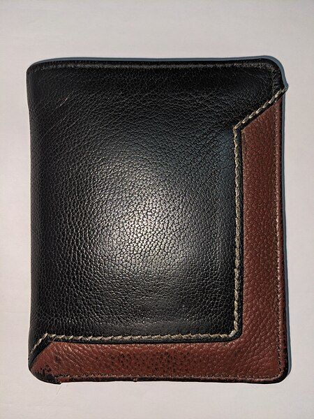 File:Aarong leather wallet.jpg