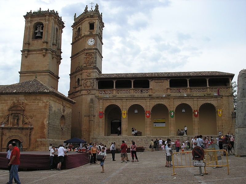 File:Alcaraz Plaza.-Albacete.JPG