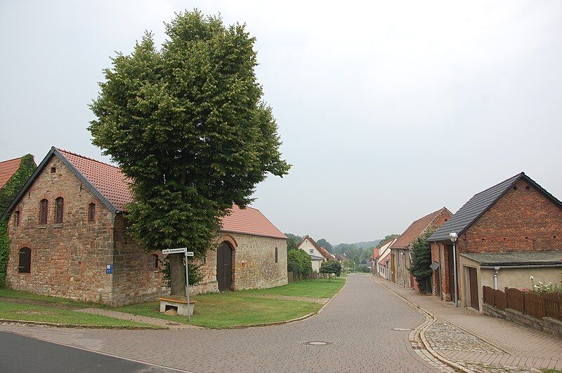 File:Altbrandsleben Straße2.jpg