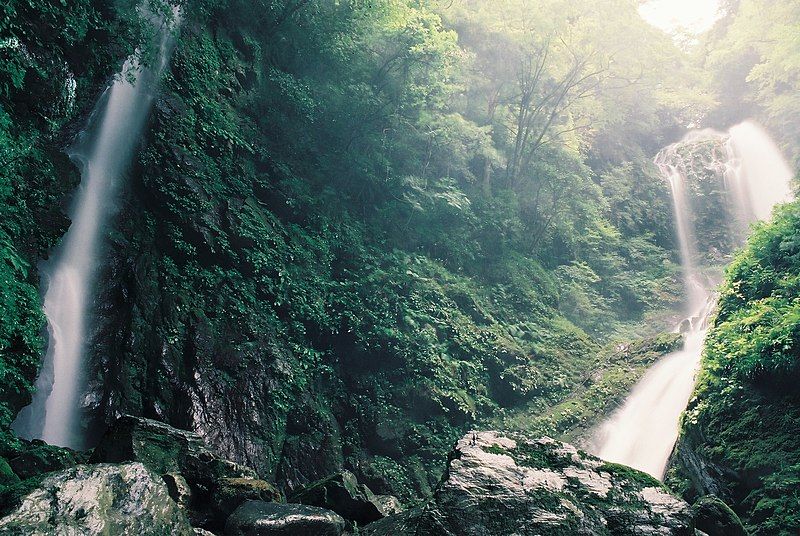 File:Amagoi Waterfalls.JPG