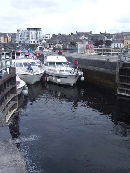 File:Athlone canal.JPG