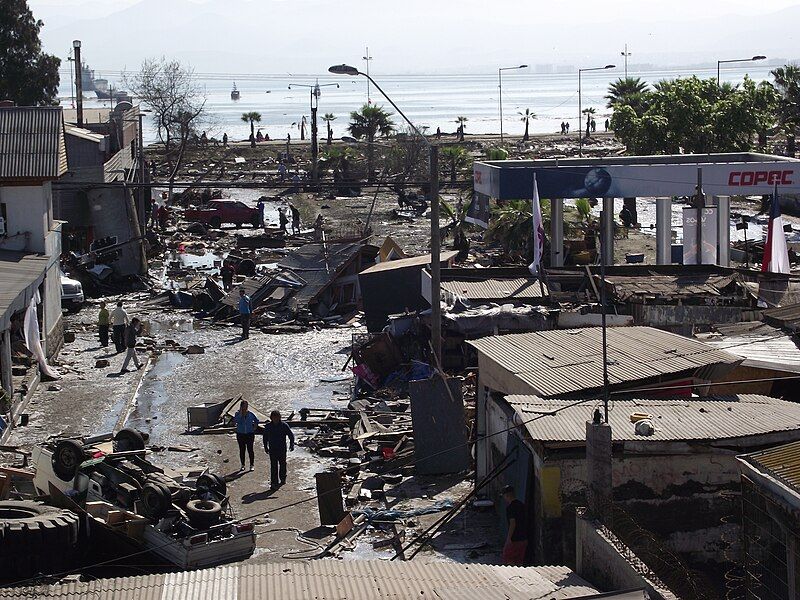 File:Avenida Baquedano destruida.JPG