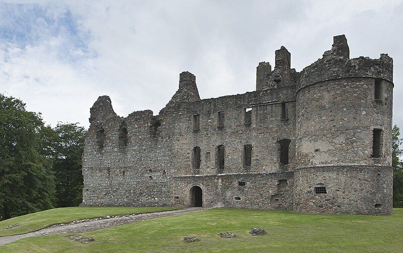 File:BalvenieCastle-pjt1.jpg