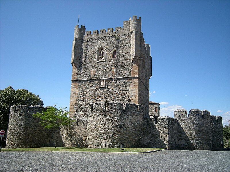 File:Castelo de Bragança.jpg