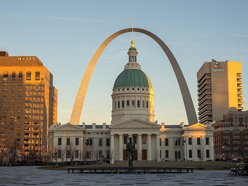 File:Downtown-STL-10 (33198159648).jpg