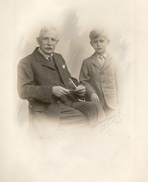 File:FrancisTringPearce(1846-1935)andFrancisHughVowles(1911-1990).jpg