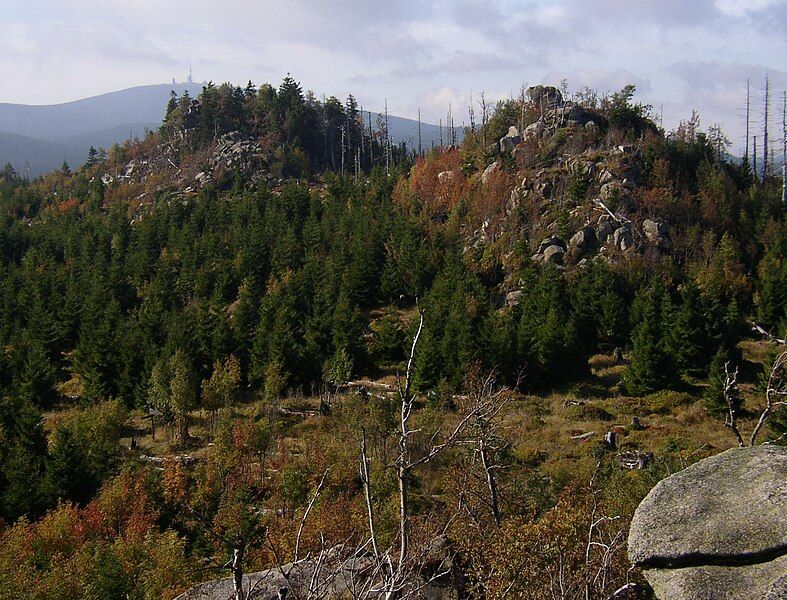 File:Harz Leistenklippe Brocken.jpg