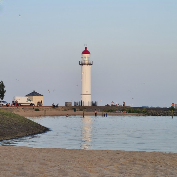 File:Hellevoetsluis Lighthouse 1.png