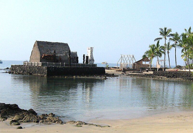 File:Kamakahonu, Kona.jpg