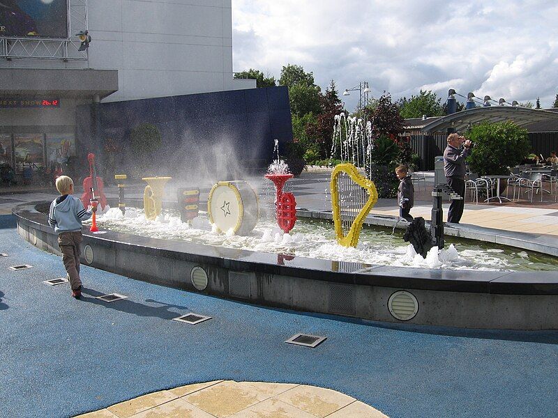 File:Legoland Billund Fountain.jpg