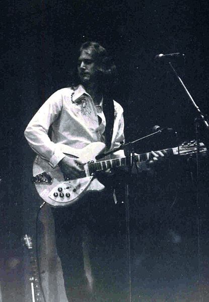 File:McGuinn 1972 cropped.jpg