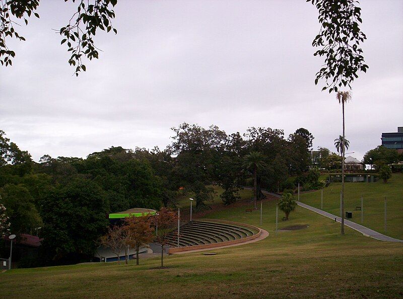 File:Roma-Street-Parkland-Amphitheatre.jpg