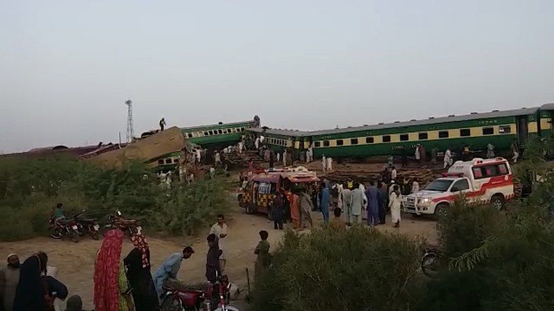 File:Sadiqabad Railway Accident.jpg