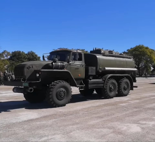 File:Ural fuel Truck.png