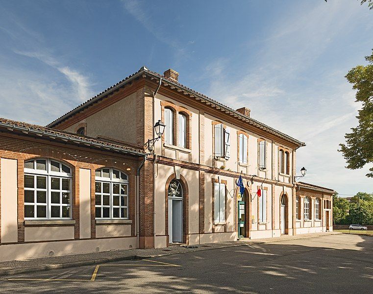 File:Bourg-Saint-Bernard - Mairie.jpg