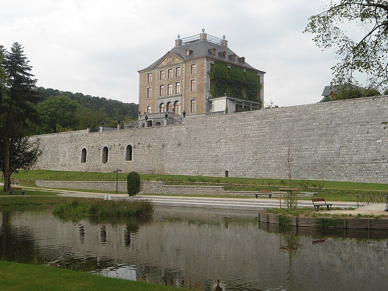 File:Château de Bomal.JPG