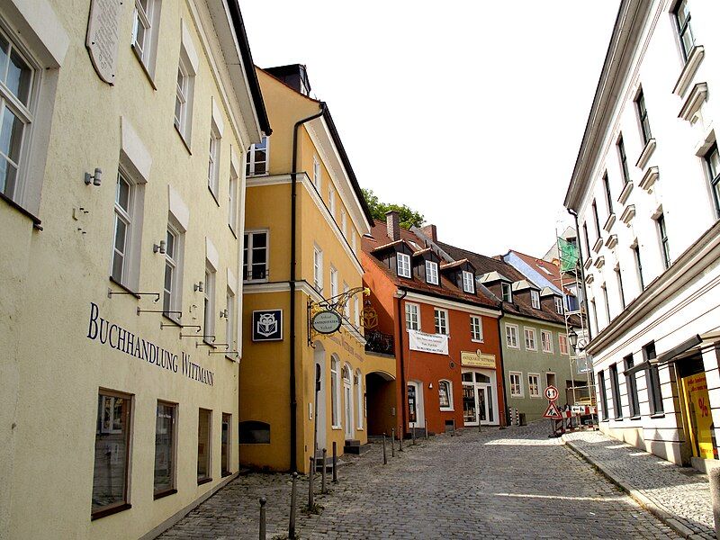 File:Dachau Altstadt Klosterstraße.JPG