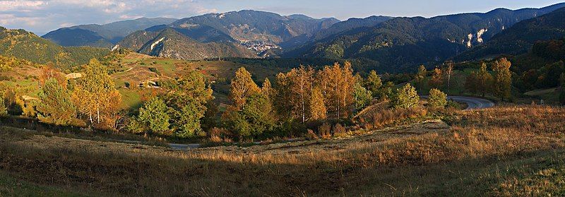 File:Gyovren Autumn Landscape.jpg