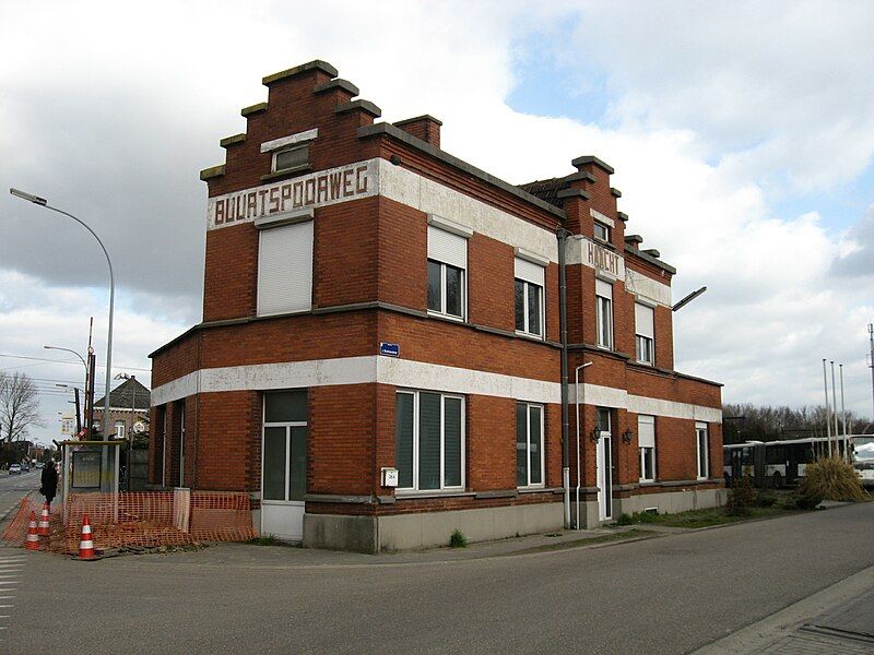 File:Haacht NMVB stationgebouw.JPG