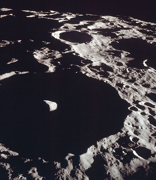 File:Icarus crater AS11-44-6606.jpg